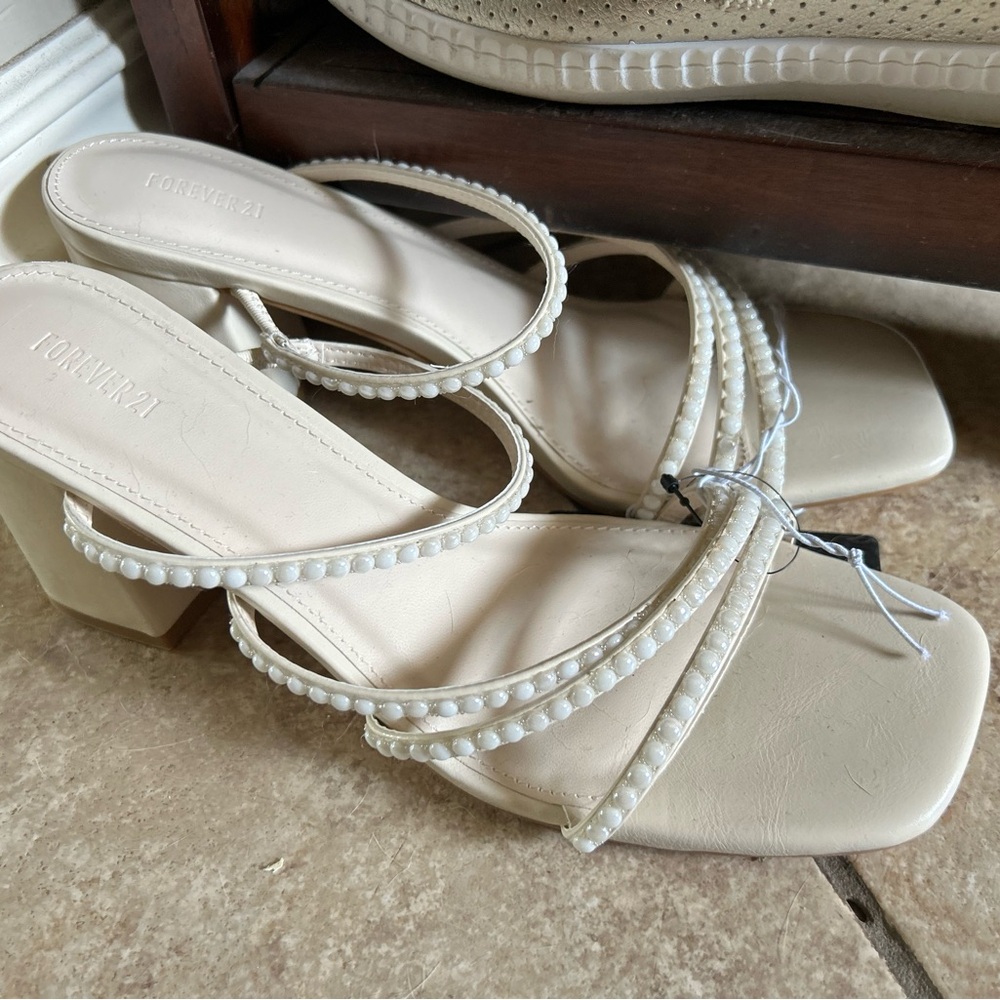 New size 8 heel with dainty pearl embellishment in straps.
